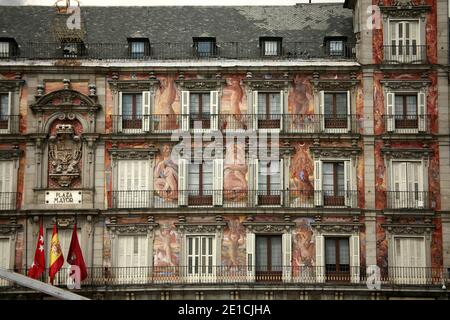 Plaza Mayor mit dem Gebäude Casa de la Panaderia Das Zentrum von Madrid Stockfoto