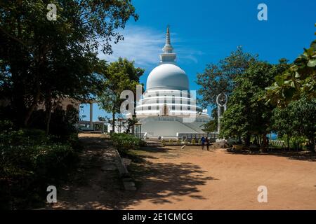 Unawatuna, Sri Lanka, Asien: Rumassala Friedenspagode Stockfoto