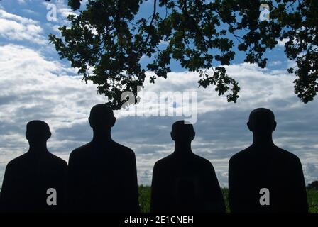 Eine Gedenkskulptur auf dem Friedhof von Langemark in Westflandern, Belgien. Stockfoto