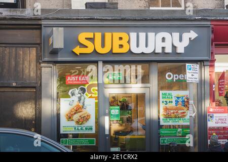 Edinburgh, Schottland - 6. Januar 2021: U-Bahn-Station am Raeburn Place in Stockbridge, Edinburgh. Subway ist eine große amerikanische Fast-Food-Kette. Stockfoto