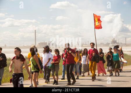 First Nation Kanadier Protest gegen die Zerstörung und Verschmutzung der Tar Sands Industrie am 4. jährlichen Heilung zu Fuß nördlich von Fort McMurray, Stockfoto