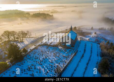 Luftaufnahme der Kirk 'o Shotts Parish Church, Salsburgh, North Lanarkshire, Schottland. Stockfoto