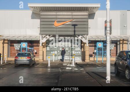 Edinburgh, Schottland - 6. Januar 2021: Der Nike Factory Store im Craigleith Retail Park in Edinburgh schloss während der Pandemie-Sperre. Stockfoto