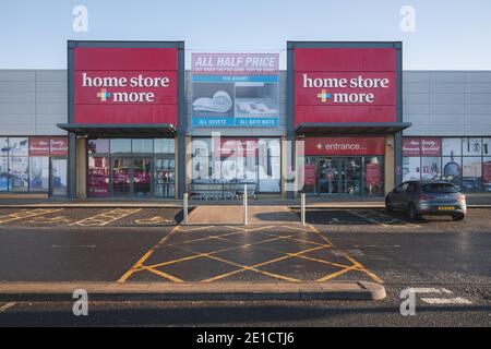 Edinburgh, Schottland - 6. Januar 2021: Home Store + Mehr Standort im Craigleith Retail Park in Edinburgh, einem Einzelhändler für Haushaltswaren und Dekor, Stockfoto