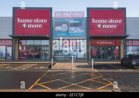 Edinburgh, Schottland - 6. Januar 2021: Home Store + Mehr Standort im Craigleith Retail Park in Edinburgh, einem Einzelhändler für Haushaltswaren und Dekor, Stockfoto