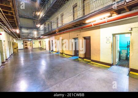 Fremantle, Western Australia - Jan 5, 2018: Innenkorridor innerhalb des Hauptzellenblocks des Fremantle Gefängnisses ein altes Gefängnis für Strafgefangene, erbaut 1855, Gedenkstätte Stockfoto