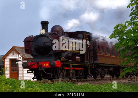 Dampflokomotive GWR 57XX Klasse (L. 99) in London Transport Lackierung Annäherung an Weybourne Station auf der North Norfolk Bahn Stockfoto