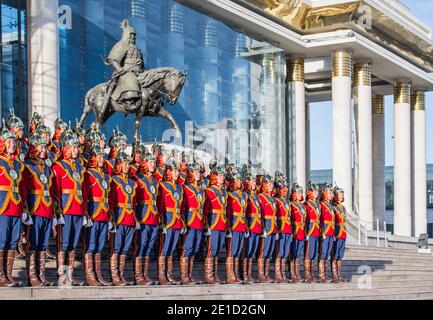 Mongolische Ehrenwache vor dem Staat ofÃ‚Â GreatÃ‚Â Khural, Ulaanbaatar, Mongolei Stockfoto