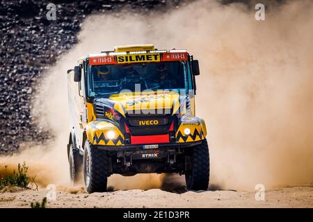 503 Macik Martin (cze), Tomasek Frantisek (cze), Svanda David (cze), Iveco, Big Shock Racing, Camion, Truck, Aktion während der 4. Etappe der Dakar 2021 zwischen Wadi Al Dawasir und Riad, in Saudi-Arabien am 6. Januar 2021 - Foto Frederic Le Floc&#039;h / DPPI / LM Stockfoto