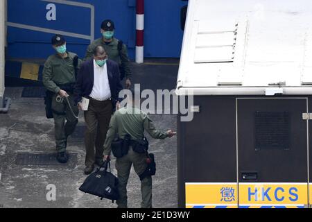 Hongkong, China. Januar 2021. Jimmy Lai wird am 5. Januar 2021 an das Bezirksgericht Hongkong überstellt, um den Prozess in Hongkong, China, zu machen. (Foto von Top Photo/Sipa USA) Quelle: SIPA USA/Alamy Live News Stockfoto