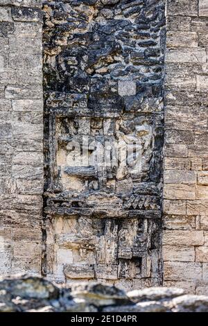 Alte Maya-Tempel Skulpturen Ansicht in Xpujil, Mexiko Stockfoto