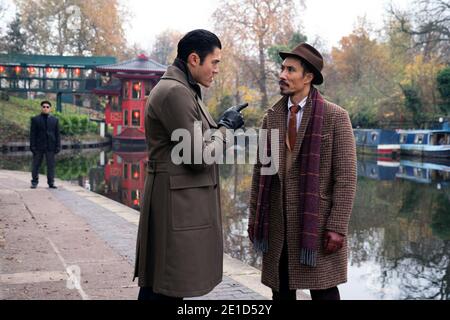 The Gentlemen ist ein britisch-amerikanischer Actionkomödie-Film aus dem Jahr 2019, geschrieben, gedreht und produziert von Guy Ritchie, aus einer Geschichte von Ivan Atkinson, Marn Davies und Ritchie. Die Stars des Films sind Matthew McConaughey, Charlie Hunnam, Henry Golding, Michelle Dockery, Jeremy Strong, Eddie Marsan, Colin Farrell und Hugh Grant. Dieses Foto ist nur für redaktionelle Zwecke bestimmt und unterliegt dem Urheberrecht des Filmunternehmens und/oder des Fotografen, der vom Film oder der Produktionsfirma beauftragt wurde, und darf nur von Publikationen im Zusammenhang mit der Bewerbung des oben genannten Films reproduziert werden. Eine obligatorische Gutschrift an die Filmfirma ist Stockfoto