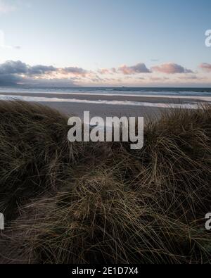 Sonnenuntergang am Banna Beach County Kerry Irland auf der Wildnis Atlantic Way Stockfoto