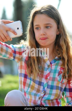 Nettes Mädchen Selfie Sonne Stockfoto