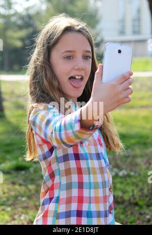 Nettes Mädchen Selfie Sonne Stockfoto