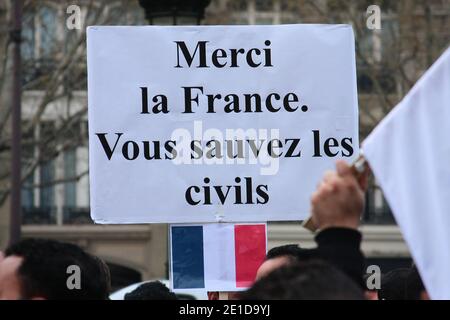 Treffen zur Unterstützung der libyschen Revolution am 26. März 2011 auf dem Place de la Republique in Paris, Frankreich. Foto von David Fritz/ABACAPRESS.COM Stockfoto