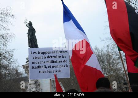 Treffen zur Unterstützung der libyschen Revolution am 26. März 2011 auf dem Place de la Republique in Paris, Frankreich. Foto von David Fritz/ABACAPRESS.COM Stockfoto