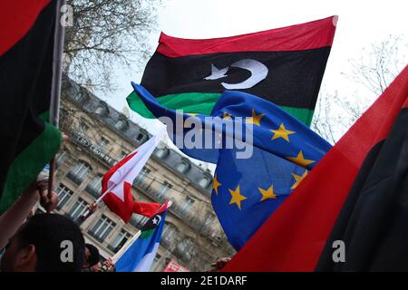 Treffen zur Unterstützung der libyschen Revolution am 26. März 2011 auf dem Place de la Republique in Paris, Frankreich. Foto von David Fritz/ABACAPRESS.COM Stockfoto