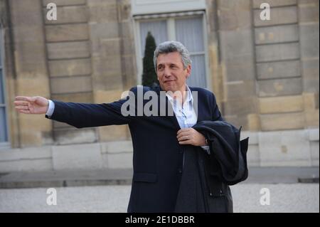 Der französische Handball-Nationaltrainer Claude Onesta verlässt den Elysee-Palast nach einem Mittagessen mit dem französischen Präsidenten Nicolas Sarkozy am 14. März 2011 in Paris, Frankreich. Foto von Mousse/ABACAPRESS.COM Stockfoto