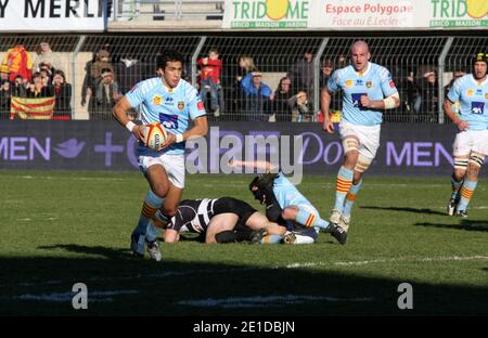 USA Perpignans Maxime Mermoz beim Rugby-Spiel der französischen Top 14, USAP gegen CA Brive im Aime Giral-Stadion in Perpignan, Südfrankreich am 2. Januar 2011. USAP gewann 23-16. Foto von Michel Clementz/ABACAPRESS.COM Stockfoto