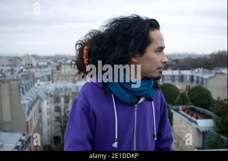 Membre de Jeudi Noir Jonathan a l'Interieur de l'immeuble que le collectif Jeudi Noir occupe au 22 Avenue Matignon apparpant a AXA A Paris, France le 8 Janvier 2011. Foto Pierre Meunie/ABACAPRESS.COM Stockfoto