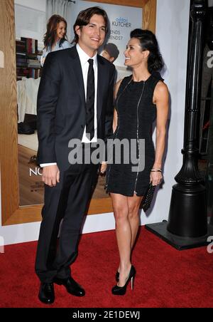 Darsteller Ashton Kutcher und seine Frau Demi Moore besuchen die Premiere von Paramount Pictures 'No Strings Attached' im Regency Village Theatre in Los Angeles, 11. Januar 2011. Foto von Lionel Hahn/AbacaUsa.com Stockfoto