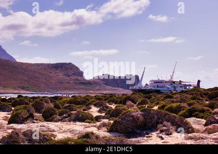 Kreta oder Kreta, Griechenland - 15. September 2017: Balos Lagune, Gramvousa Halbinsel, Gemeinde Kissamos, Regionaleinheit Chania gegen einen Kreuzfahrtpassagier Stockfoto