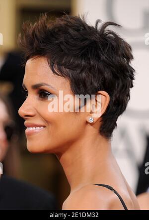 Halle Berry kommt zur 68. Jährlichen Golden Globe Awards Zeremonie, die am 16. Januar 2011 im Beverly Hilton Hotel in Los Angeles, CA, USA, stattfand. Foto von Lionel Hahn/ABACAUSA.COM Stockfoto