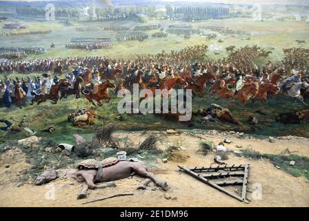 Das „Panorama der Schlacht von Waterloo“, ein riesiges, gemaltes Diorama mit falschem Terrain und Soldaten im Schlachtfeld-Museum von Waterloo, Belgien. Stockfoto