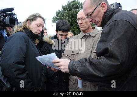 Gilles Patron et Jessica Perrais, soeur jumelle de Laetitia, lors d'une marche organizee en memoire de Laetitia Perrais a Pornic, France, le 24 janvier 2011. Foto von Mousse/ABACAPRESS.COM Stockfoto