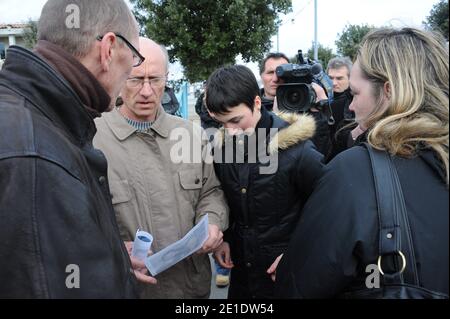 Gilles Patron et Jessica Perrais, soeur jumelle de Laetitia, lors d'une marche organizee en memoire de Laetitia Perrais a Pornic, France, le 24 janvier 2011. Foto von Mousse/ABACAPRESS.COM Stockfoto