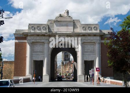 Menin Gate Memorial to the Missing, ein britisches Commonwealth Memorial für Soldaten, die im Ersten Weltkrieg getötet wurden, deren Gräber unbekannt sind, Ypern, Belgien. Stockfoto