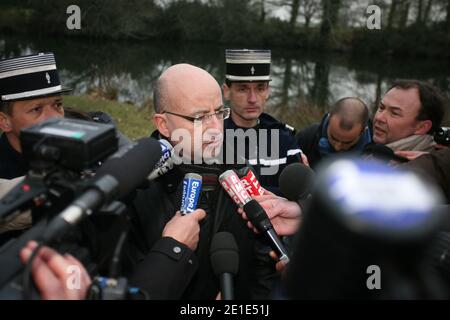 Le Corps de Laetitia Perrais, disparue depuis deux semaines, a été retrouvé mardi dépecé dans un Plan d'Eau situé sur la commune de Lavau-sur-Loire, Loire-Atlantique, Frankreich, le 1er Fevrier 2011. Son autopsie a montré qu'elle était morte étranglée. Foto von ABACAPRESS.COM Stockfoto