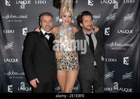 Atmen Kelif (L) und Edouard Baer posieren bei der Globes de Cristal Zeremonie, die am 7. Februar 2011 im Le Lido in Paris, Frankreich, stattfindet. Foto von Nicolas Genin/ABACAPRESS.COM Stockfoto