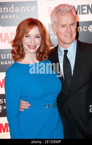Die Schauspielerin Christina Hendricks und der Schauspieler John Slattery kommen zu der Party im Royal Monceau Hotel zur Premiere von "man Men" am Sundance Channel in Paris, Frankreich, am 8. Februar 2011. Foto von Mireille Ampilhac/ABACAPRESS.COM Stockfoto