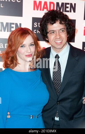 Die Schauspielerin Christina Hendricks und ihr Mann Geoffrey Arend kommen zu der Party im Royal Monceau Hotel zur Premiere von "man Men" am Sundance Channel in Paris, Frankreich, am 8. Februar 2011. Foto von Mireille Ampilhac/ABACAPRESS.COM Stockfoto