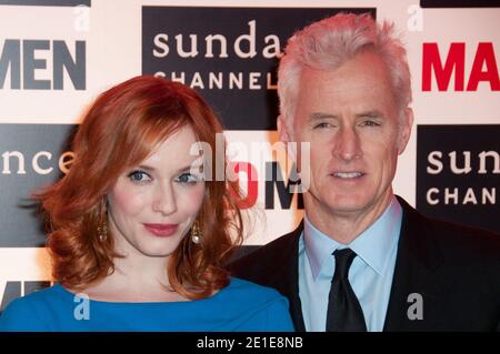 Die Schauspielerin Christina Hendricks und der Schauspieler John Slattery kommen zu der Party im Royal Monceau Hotel zur Premiere von "man Men" am Sundance Channel in Paris, Frankreich, am 8. Februar 2011. Foto von Mireille Ampilhac/ABACAPRESS.COM Stockfoto
