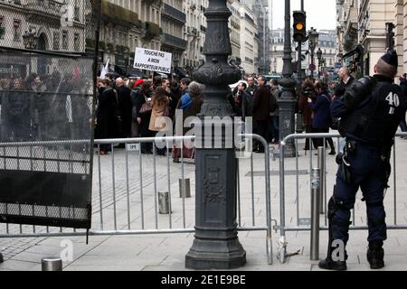 Versammlung und Streik der Verwaltungsrichter vor dem Justizministerium, Place Vendome, in Paris, Frankreich, am 09. Februar 2011. Foto von Stephane Lemouton/ABACAPRESS.COM Stockfoto