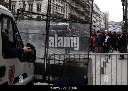 Versammlung und Streik der Verwaltungsrichter vor dem Justizministerium, Place Vendome, in Paris, Frankreich, am 09. Februar 2011. Foto von Stephane Lemouton/ABACAPRESS.COM Stockfoto