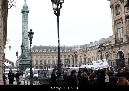 Versammlung und Streik der Verwaltungsrichter vor dem Justizministerium, Place Vendome, in Paris, Frankreich, am 09. Februar 2011. Foto von Stephane Lemouton/ABACAPRESS.COM Stockfoto