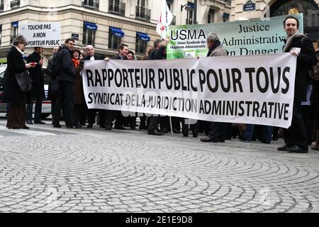 Versammlung und Streik der Verwaltungsrichter vor dem Justizministerium, Place Vendome, in Paris, Frankreich, am 09. Februar 2011. Foto von Stephane Lemouton/ABACAPRESS.COM Stockfoto