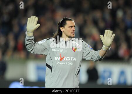 Lens Torwart Vedran Runje beim Fußballspiel der Ersten Liga, Paris Saint-Germain gegen RC Lens im Parc des Princes in Paris, Frankreich am 12. Februar 2011. Das Spiel endete in einem Unentschieden von 1-1. Foto von Henri Szwarc/ABACAPRESS.COM Stockfoto