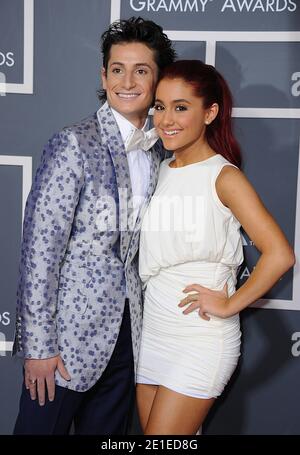 Ariana Grande und Frankie Grande kommen bei den 53. Grammy Awards an, die am 13. Februar 2011 im Staples Center in Los Angeles, Kalifornien, abgehalten werden. Foto von Lionel Hahn/ABACAPRESS.COM Stockfoto