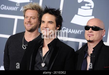 (Von links nach rechts) Scott Underwood, Patrick Monahan und Jimmy Stafford of Train bei der Ankunft bei den 53. Grammy Awards, die am 13. Februar 2011 im Staples Center in Los Angeles, Kalifornien, verliehen wurden. Foto von Lionel Hahn/ABACAPRESS.COM Stockfoto