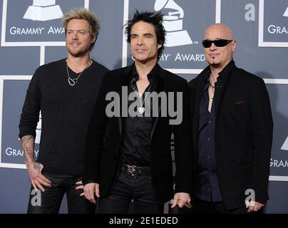 (Von links nach rechts) Scott Underwood, Patrick Monahan und Jimmy Stafford of Train bei der Ankunft bei den 53. Grammy Awards, die am 13. Februar 2011 im Staples Center in Los Angeles, Kalifornien, verliehen wurden. Foto von Lionel Hahn/ABACAPRESS.COM Stockfoto