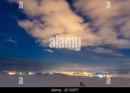 Winterlandschaft in Altopiano di Asiago nach starkem Schnee Sturm Stockfoto