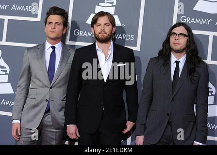 (Von links nach rechts) Jared Followill, Caleb Followill und Nathan Followill von Kings of Leon bei der Ankunft bei den 53. Grammy Awards, die am 13. Februar 2011 im Staples Center in Los Angeles, Kalifornien, abgehalten wurden. Foto von Lionel Hahn/ABACAPRESS.COM Stockfoto