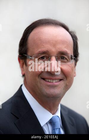 EXKLUSIV. KEINE TABLOIDS. Der französische sozialistische Abgeordnete von Correze und der ehemalige erste Sekretär der französischen Sozialistischen Partei Francois Hollande ist am 13. Februar 2011 im Parc Andre Citroen in Paris, Frankreich, abgebildet. Foto von Jean-Luc Luyssen/ABACAPRESS.COM Stockfoto