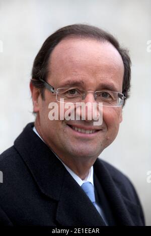 EXKLUSIV. KEINE TABLOIDS. Der französische sozialistische Abgeordnete von Correze und der ehemalige erste Sekretär der französischen Sozialistischen Partei Francois Hollande ist am 13. Februar 2011 im Parc Andre Citroen in Paris, Frankreich, abgebildet. Foto von Jean-Luc Luyssen/ABACAPRESS.COM Stockfoto