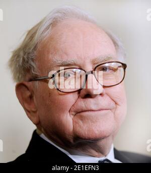 Warren Buffett nimmt an der Medaille der Freiheit 2010 in einer Zeremonie des East Room 15. Februar 2011 im Weißen Haus in Washington, DC. Foto von Olivier Douliery/ABACAPRESS.COM Stockfoto